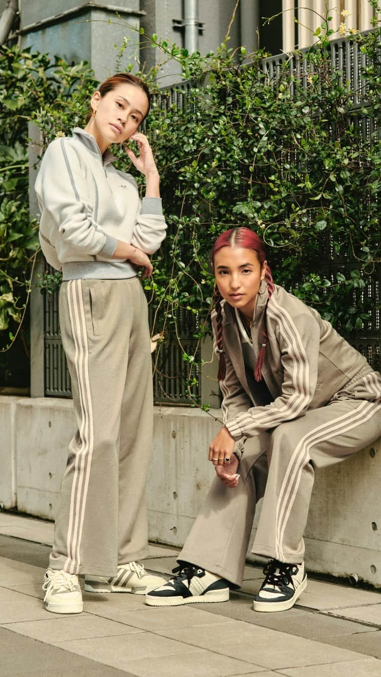 ADIDASTOKYOのインスタグラム：「お互いに頑張ろうって言える関係を大切に。 モデルの大橋リナ、安田唯が履きこなす #adidasRivalry ✨  #adidasOriginals #adidasBasketball   Link in bio」