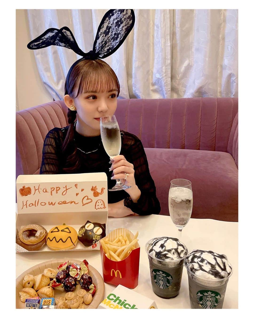 川瀬あやめ（ukka）さんのインスタグラム写真 - (川瀬あやめ（ukka）Instagram)「・ ひと足お先にHappy Halloween🎃  #ハロウィン #ハロウィンパーティー #三つ編み #黒うさぎ #ハロウィンコスプレ #クリスピークリームドーナツ #川瀬あやめ #ukka」10月30日 19時40分 - ayame_kawase