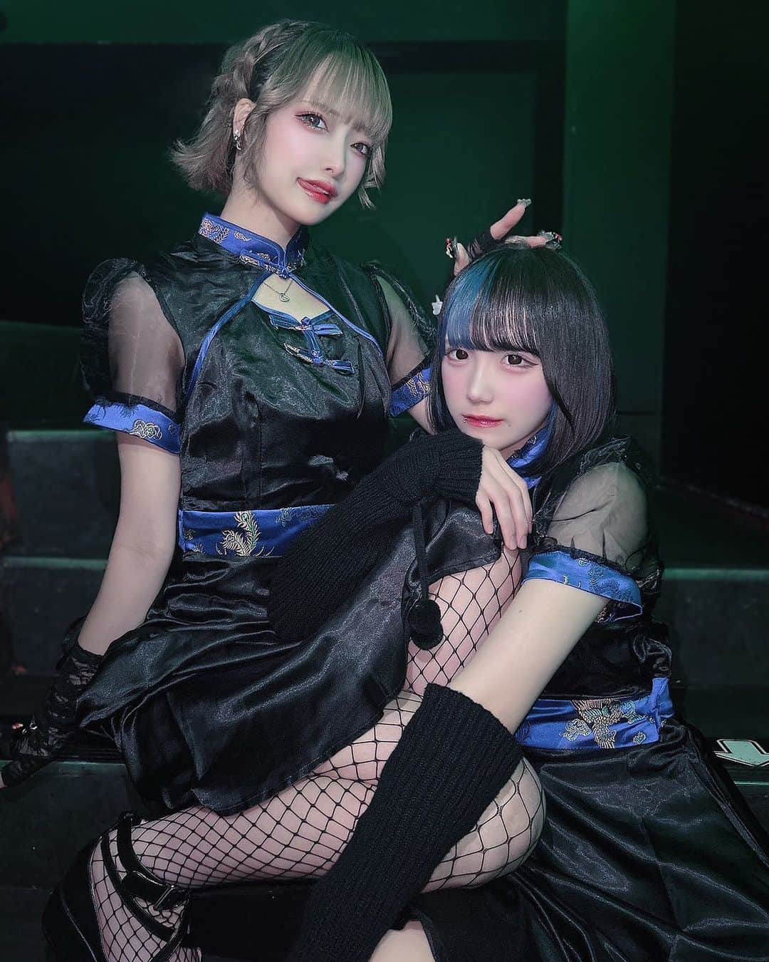 紫苑りんかのインスタグラム：「最強姉妹 . . . . . . #ハロウィン #ハロウィンコスプレ #コスプレ #チャイナ #チャイナドレス #キョンシー」