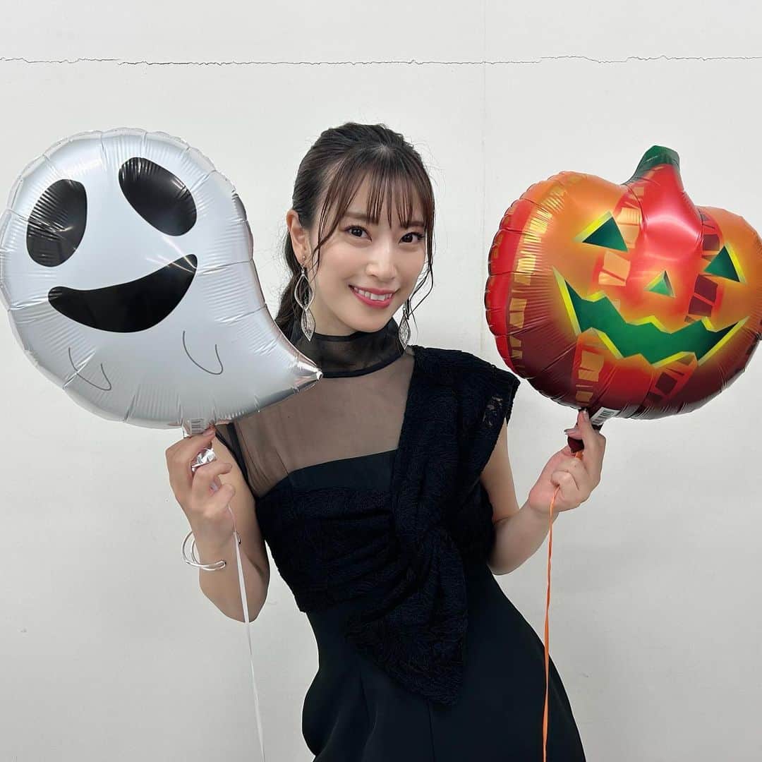 藤井香愛さんのインスタグラム写真 - (藤井香愛Instagram)「trick or treat🎃 明日はハロウィン👻今年はハロウィングッズ身につけるのをすっかり忘れていました〜💦 やってみたいコスプレはセーラームーンです🌙 似合うかしら…  #藤井香愛　#夢告鳥　#徳間ジャパン　#歌謡曲 #ハロウィン　#Halloween #ハロウィンコスプレ #コスプレ #セーラームーン　#かぼちゃ」10月30日 19時51分 - fujii_kawai