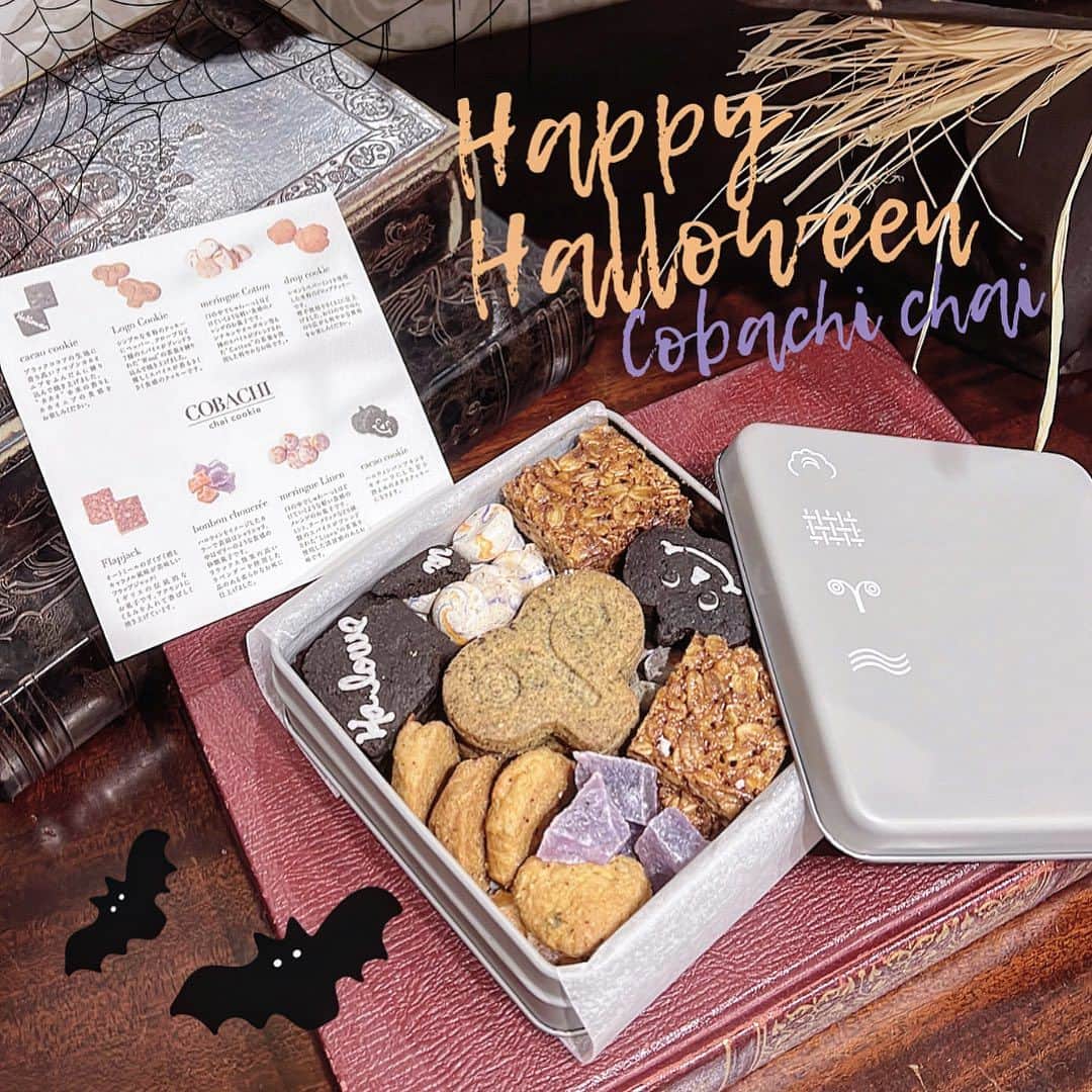 たんりいのインスタグラム：「. . Happy Halloween 🎃💜🧡  ハロウィンのクッキー缶 めちゃくちゃかわいい……🫶💓  👻 @cobachi.chai.tokyo   #蔵前カフェ #クッキー缶 #コバチチャイ蔵前 #コバチチャイ #チャイ専門店 #蔵前」