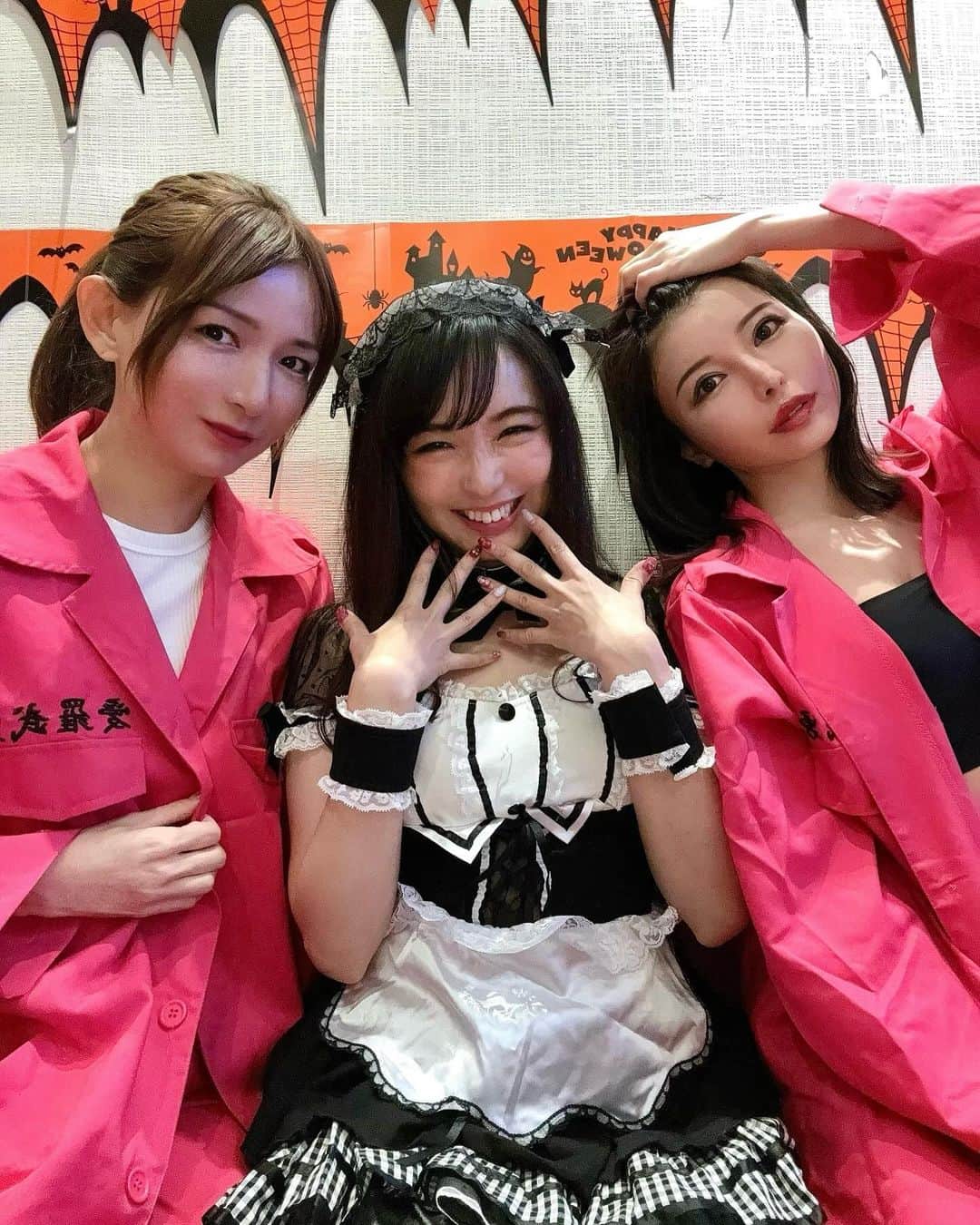 のインスタグラム：「毎年恒例化してきてる女3人で地味ハロウィンしました🎃 今年の仮装はアイドルを囲むヤンキー笑  いつもお誘いありがとう🫶  #ハロウィン #ハロウィンコスプレ #ハロウィンパーティー  #trickortreat #特攻服 #ヤンキー女子 #地味ハロウィン」