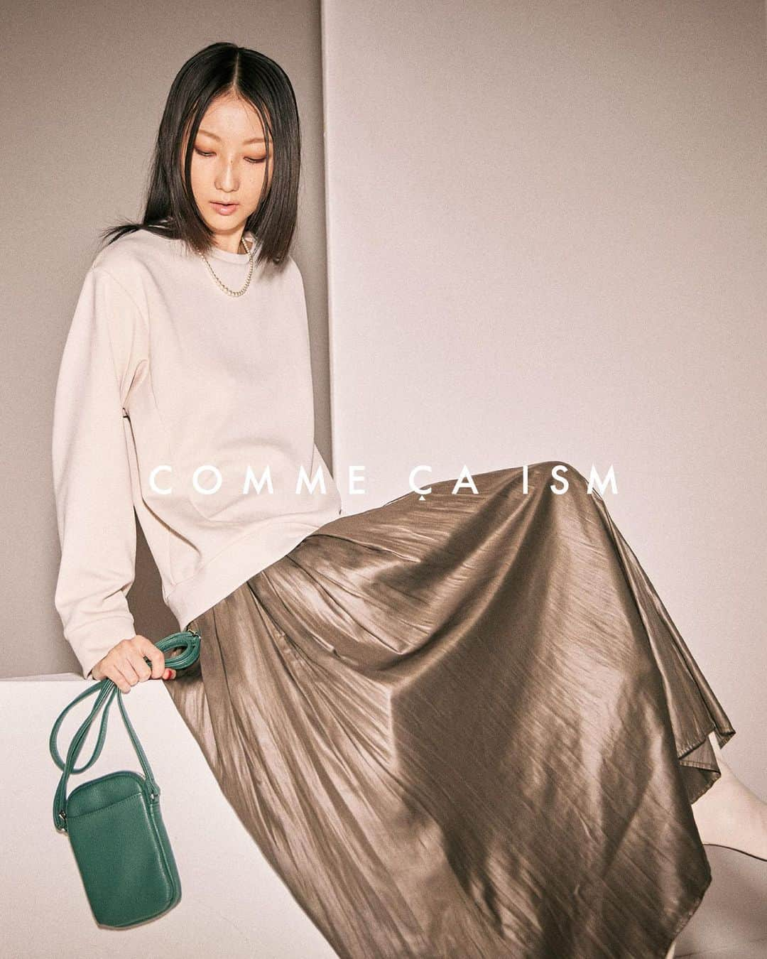 COMME CA ISMさんのインスタグラム写真 - (COMME CA ISMInstagram)「… 軽やかに揺れるタックギャザースカート 品番12-50FE03(6,900円)  歩くたびに軽やかに揺れるロングスカート ウエストにタックとギャザーを入れても広がり過ぎません 微光沢感がエレガントな雰囲気に シワにもなりにくい、一枚あると重宝します  #commecaism #コムサイズム #ファッション #ファッションコーデ #レディースコーデ #秋コーデ #スカート #スカートコーデ #ギャザースカート #ロングスカート   @commecaism_official」10月30日 20時00分 - commecaism_official