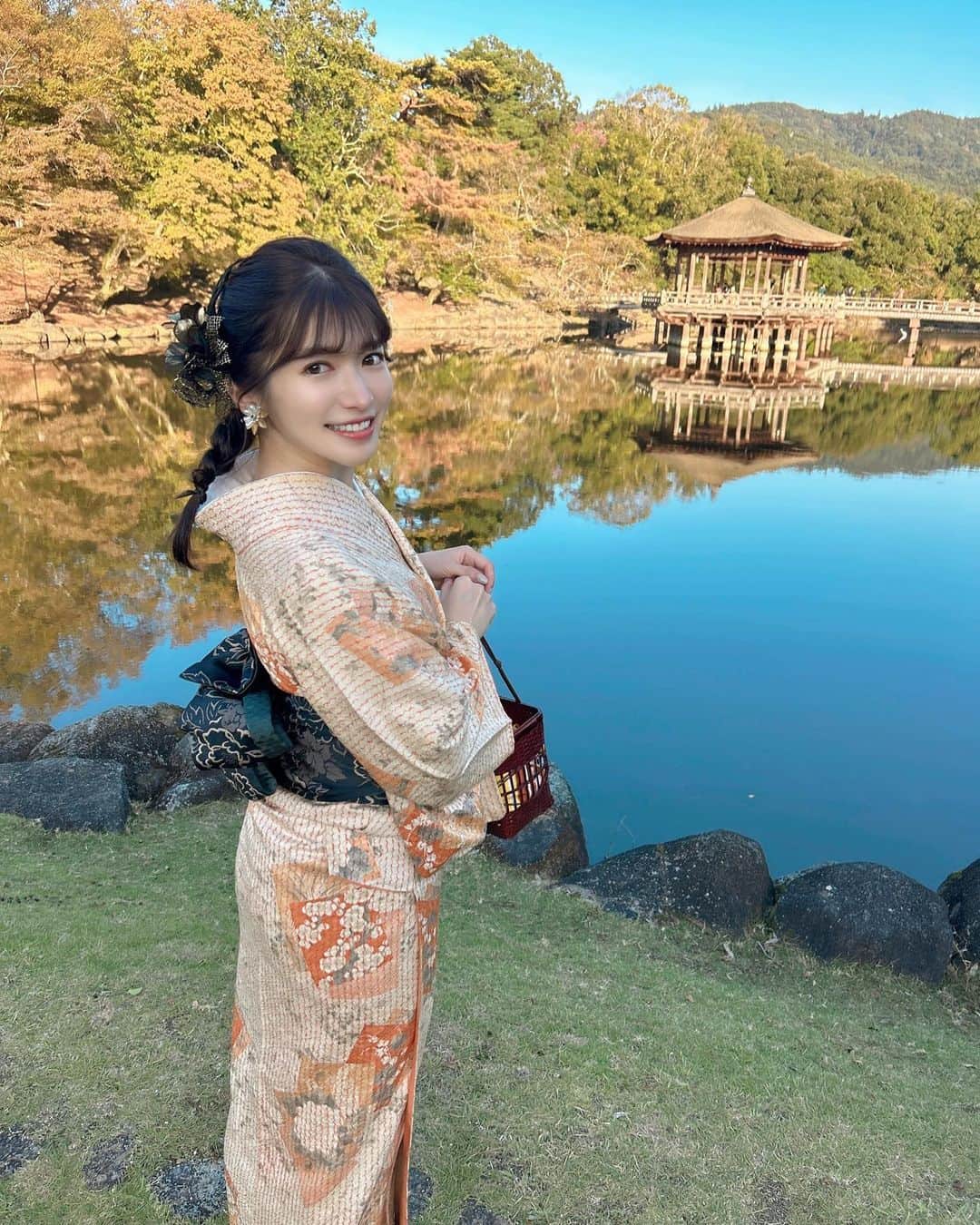 渚志帆のインスタグラム：「お着物来て初めての奈良へ👘 とても素敵な風景ばかりで鹿さん可愛くて🦌 ちょっぴり紅葉もしてて🍁  あっという間だったけど楽し最高でした🌟🌟🌟」