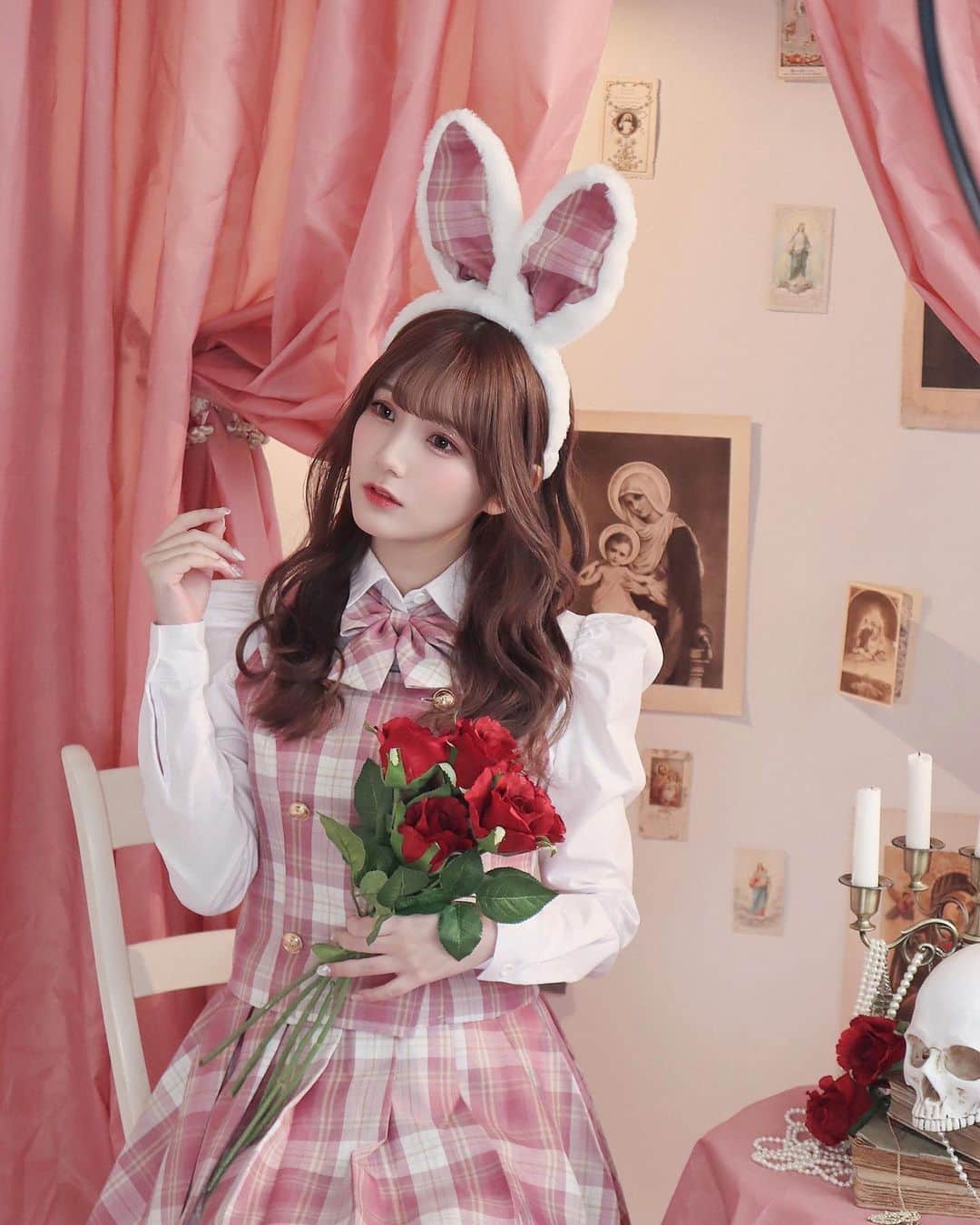 LARMEさんのインスタグラム写真 - (LARMEInstagram)「🐺 𝙋 𝙍 𝙀 𝙎 𝙀 𝙉 𝙏   𝐋𝐀𝐑𝐌𝐄 𝟎𝟓𝟖オフショット🌹 《かすちゃん》の  サイン入りチェキを  2名様にプレゼント📷⭐︎꙳   ┈┈┈┈┈┈┈┈┈┈┈┈┈    𓊆  応募方法 𓊇  ① @larmemagazine をフォロー  ② 本投稿にいいね    🤍抽選対象は𓊆 公開アカウントのみ 𓊇となります。    コメントをすると当選確率が  アップするかも...？💌 💭   𓊆  期間 𓊇  10/30(月)〜11/6(月)23:59まで   ┈┈┈┈┈┈┈┈┈┈┈┈┈   【✉️当選者へのご連絡】  @larmemagazine より  ダイレクトメッセージにて  ご連絡をいたします。  当選連絡をしてから７日以内に  連絡が取れない場合は、 無効となる場合がございますので  予めご了承ください。   ※当選に関するお問い合わせはご遠慮ください。   ┈┈┈┈┈┈┈┈┈┈┈┈┈    みなさまのご参加お待ちしております♡    #LARME #larmemagazine #larmemodel #larme058 #ラルム #ファッション絵本 #LARMEモデル #プレゼントキャンペーン #プレキャン #プレゼントキャンペーン実施中 #サイン入りチェキ #チェキ #サイン #サイン入り #かす #ハロウィン #ハロウィン仮装 #仮装 #sugarnine」10月30日 19時54分 - larmemagazine