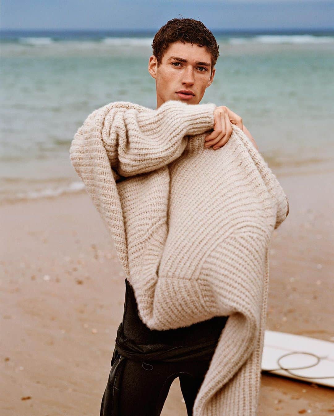 LVMHのインスタグラム：「Cocooning, the most intimate and personal dimension of @loropiana.  Inspired by excellent craftsmanship and a contemporary spirit.  #LVMH #LoroPiana #LoroPianaCocooning」