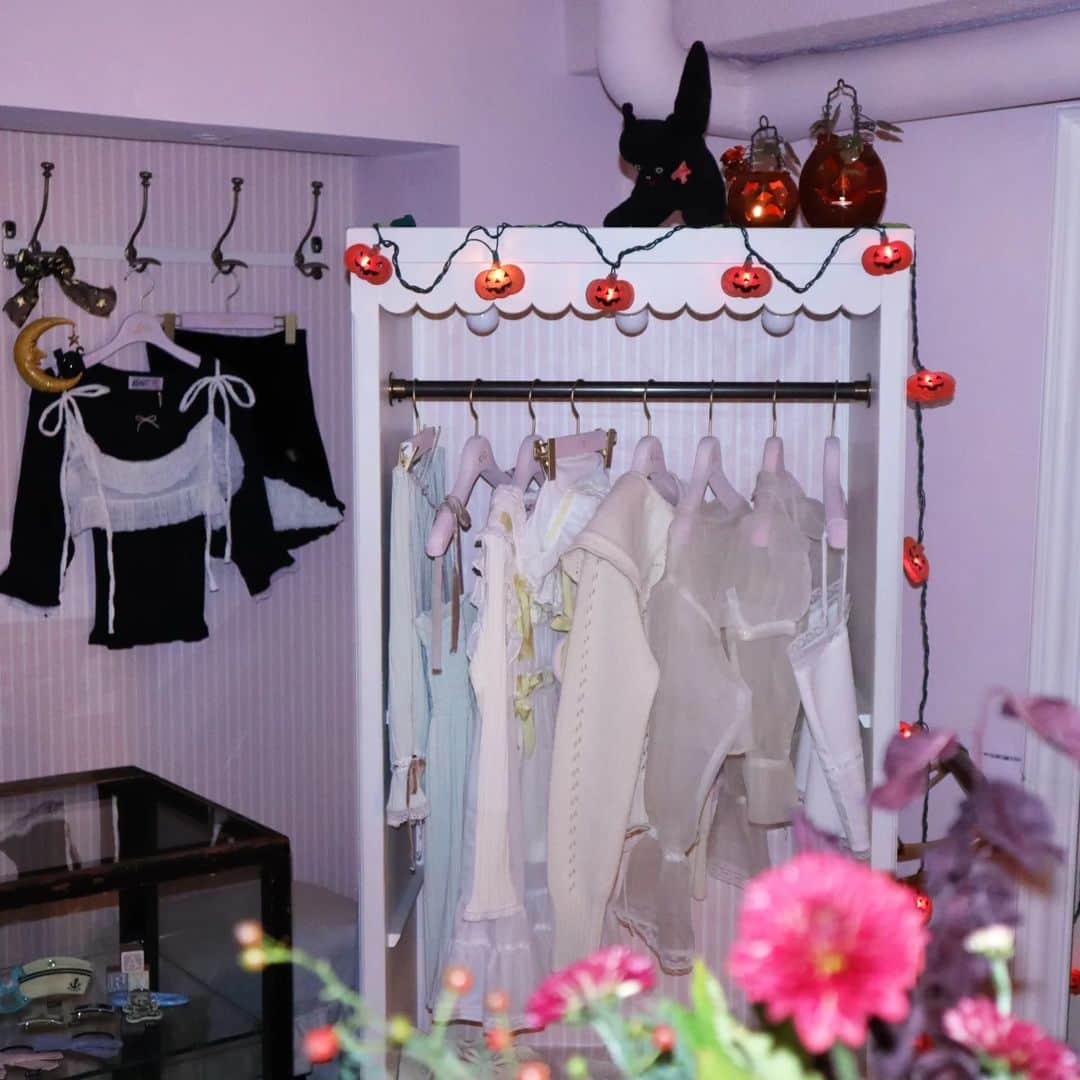 ケイティのインスタグラム：「꙳⋆🌙𝕳𝖆𝖑𝖑𝖔𝖜𝖊𝖊𝖓 𝕮𝖆𝖓𝖉𝖞 𝖂𝖆𝖌𝖔𝖓🐈‍⬛ ⸝⋆  #katiethestore」