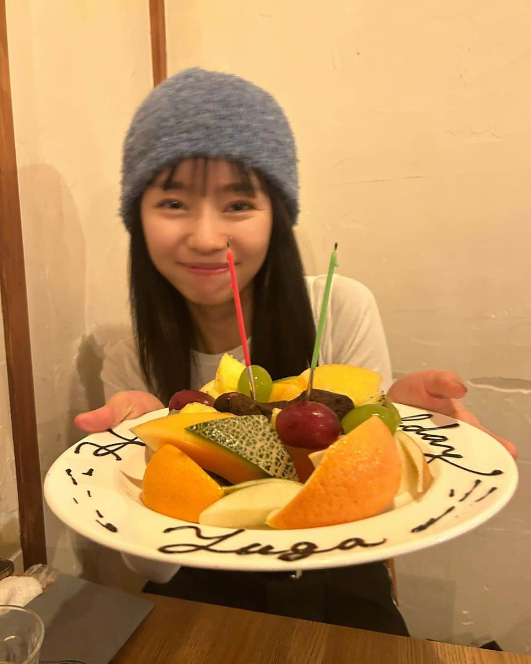 前田悠雅さんのインスタグラム写真 - (前田悠雅Instagram)「誕生日を毎年お祝いしてくれる友達に「毎年ありがとう」って一目惚れしたガーベラを一輪用意したら相手はもっと素敵な花束を用意してくれていて、可愛いお花の交換をしました💐 ちなみにもう一輪のガーベラは母に 「ママになって25年記念日おめでとう」で。」10月30日 19時57分 - ygm1019