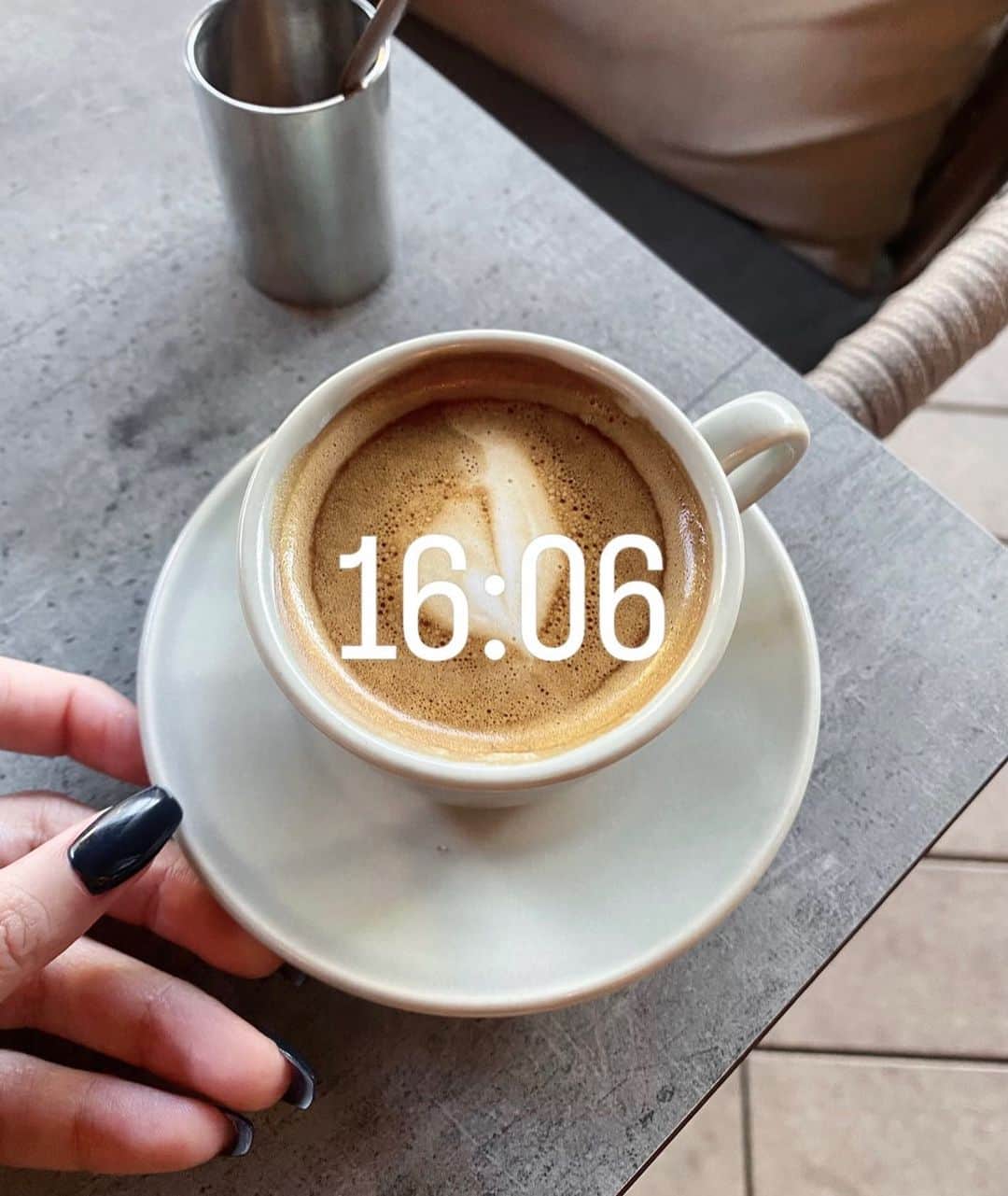小串未来のインスタグラム：「☕️✨」