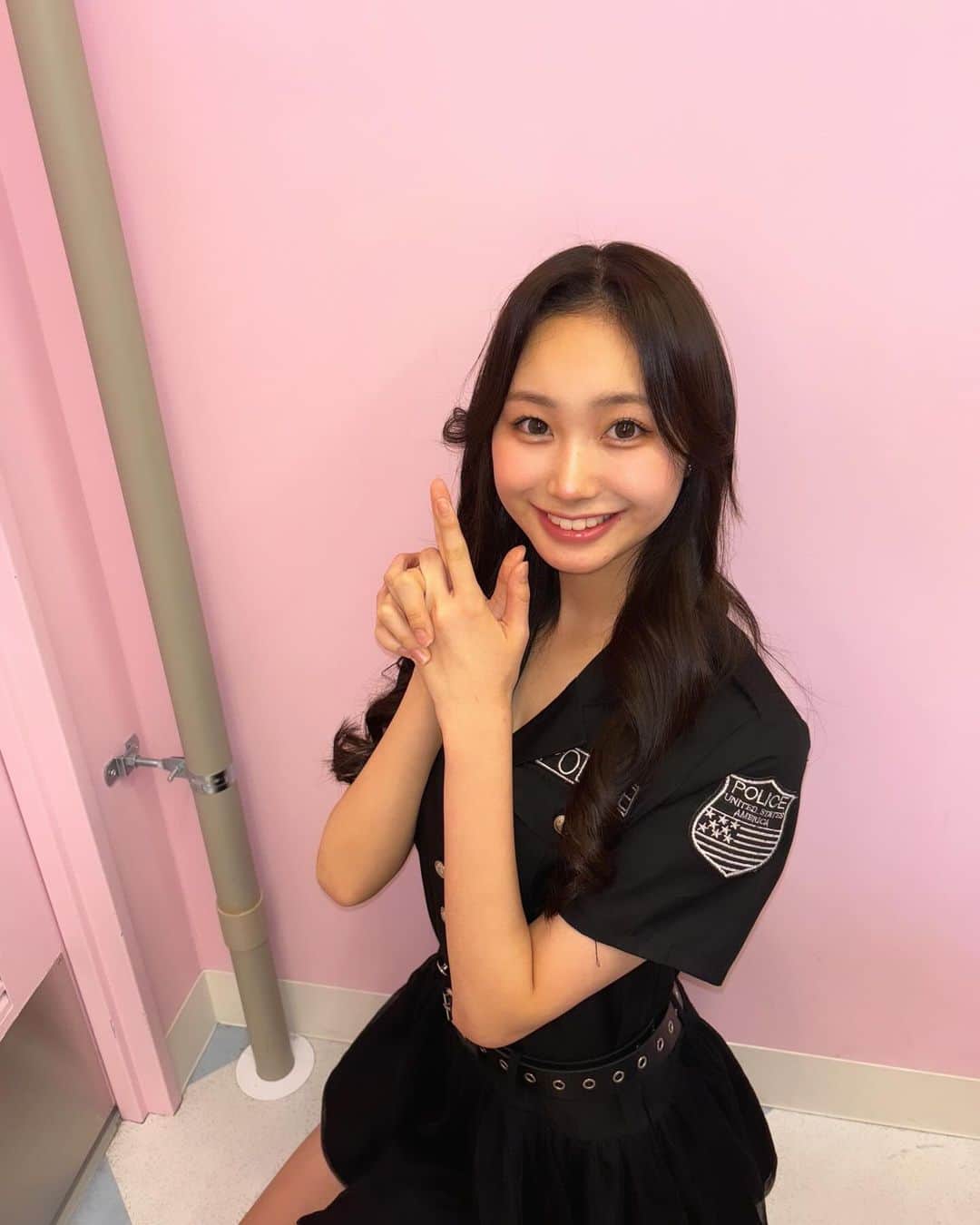 川合菖蒲のインスタグラム：「･  HappyHalloween🎃🖤   #ハロウィン  #ポリス  #コスプリ  #fjk  #07  #15歳」