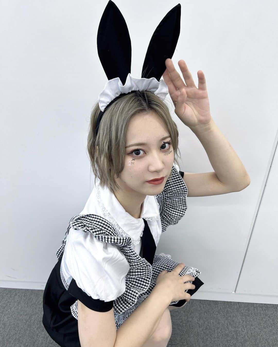 河野奈々帆のインスタグラム：「🐰🥕🐾 ⁡ ⁡ ⁡ うさ耳メイドです❕❕ ⁡ ⁡ ⁡ こういう甘めな仮装は珍しいですわね… ⁡ 色々迷った結果一周まわって可愛いのにしましたわよ〜 ⁡ もうひとつの候補は特攻服と迷ってました^ ^ 次はそうしよ^ ^ ⁡ ⁡ ⁡ #ハロウィン #Halloween #ハロウィン仮装 #うさ耳 #メイド #メイド服 #うさ耳メイド」