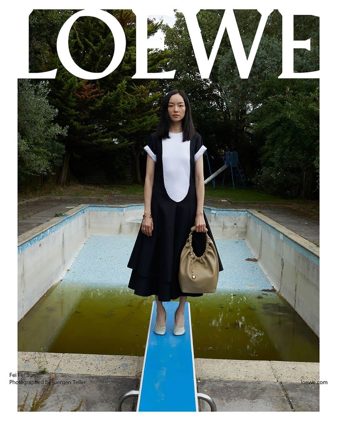 Loeweのインスタグラム：「WELL, SHALL WE SWIM?  Fei Fei Sun with the Squeeze bag for LOEWE Spring Summer 2024 precollection.  Photography Juergen Teller Creative direction Jonathan Anderson  Creative partner Dovile Drizyte Styling Benjamin Bruno  Production Holmes Production  #LOEWE #LOEWESS24」
