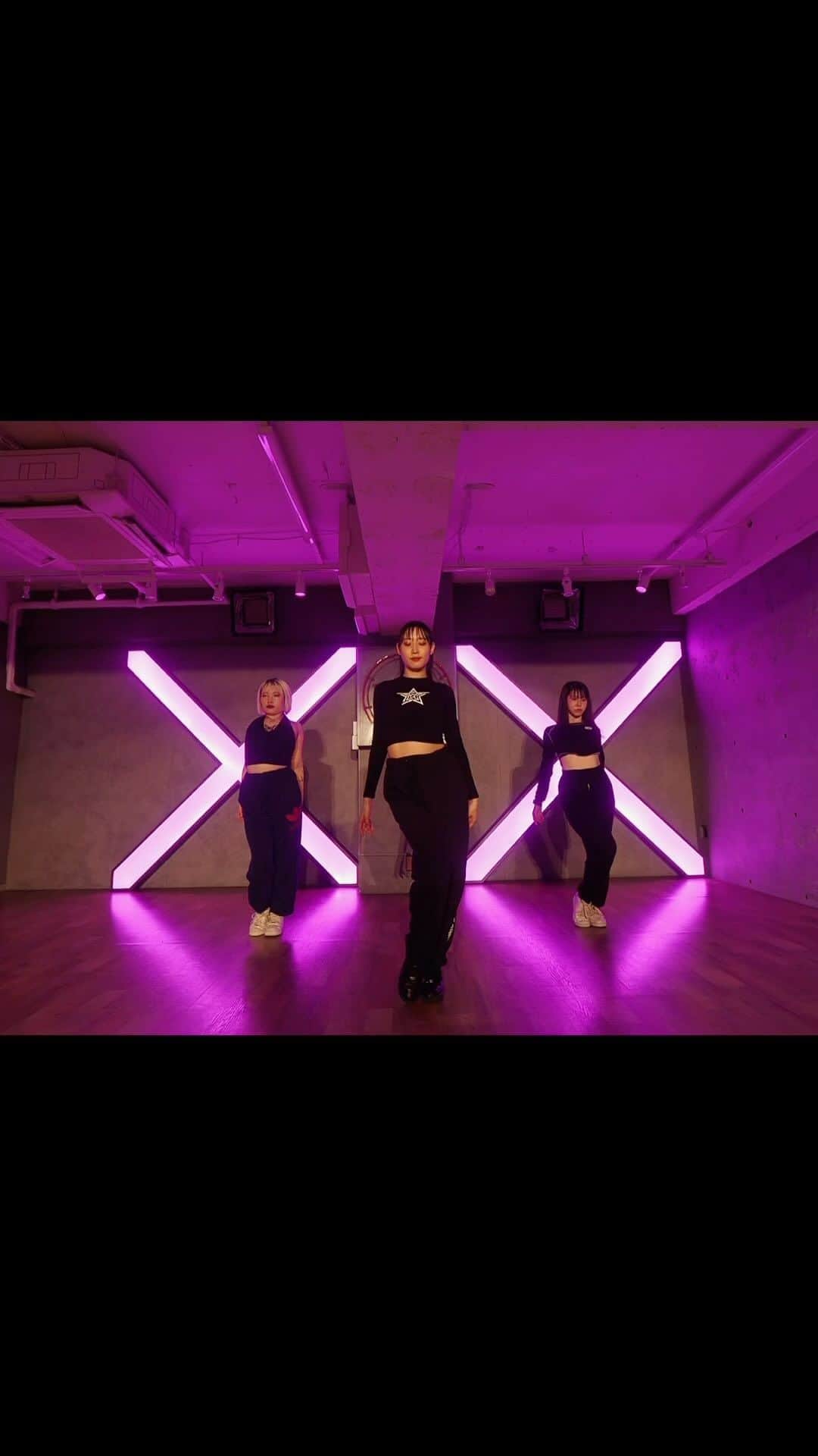 花岡なつみのインスタグラム：「❤︎❤︎❤︎  Love To Hate Me / @blackpinkofficial  choreo by @natsumi_hanaoka   dance with @i___lena 🦋💖 @hnnoisy 🐣💖  #lovetohateme#blackpink#jazzfunk#dance#choreography#choreo」