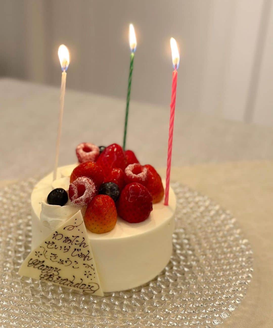 岩崎静羅さんのインスタグラム写真 - (岩崎静羅Instagram)「☺︎ 今年もみんなで無事に誕生祭を迎えることができました♡ 20年以上お祝いしあってるなんて うちら素敵やろ？？笑  #39歳 #お誕生日おめでとう  #アラフォーコーデ #サンキュー  #感謝を忘れない   TOPS: @shein_japan  商品ID: 1598814  試すたび好きが見つかる。 　　届くたび好きが増えてく✨  【2023 SHEIN11/11ビッグセール】  30万点以上の人気アイテムが限定値下げ！！ コーデの主役やポイントになるアイテムもあるから選ぶの大変🤣  クーポンコード: BFPJP370 セール価格からさらに15%-20%OFFになります  #SHEIN1111sale#SHEINGoodFinds#SHEINforAll #loveshein #ad #saveinstyle #低身長コーデ #プチプラ高見えコーデ」10月30日 20時03分 - seeeeiiiiraaaa