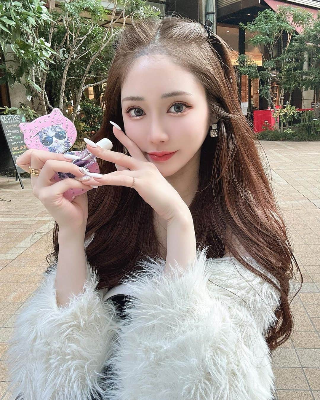 下津明日香のインスタグラム：「きもち甘めメイクですっ🎀🦊🍊」