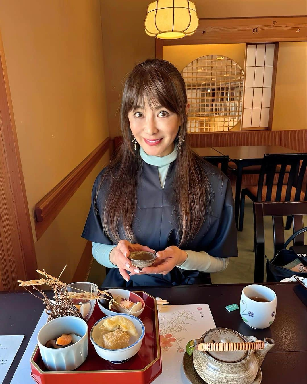 山田佳子さんのインスタグラム写真 - (山田佳子Instagram)「久しぶりに母と一緒にランチ〜♪ ⁡ ⁡#久しぶりに  #母と一緒に  #和食ランチ #楽しかった❤️  #いつまでも #元気でいてね  #宝塚ランチ  #若水」10月30日 20時06分 - yoshiko117