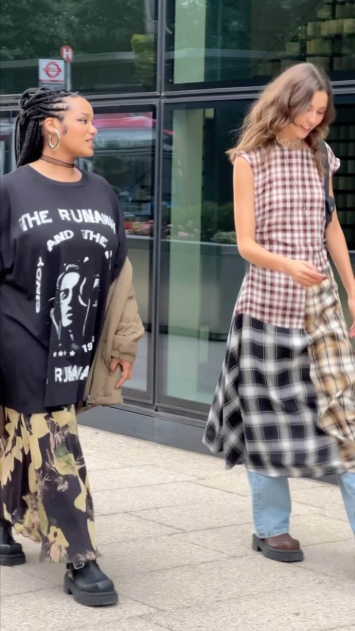 ASOSのインスタグラム：「Just-in! Spotted: everyday grunge 🏢  Nailing our latest trend is easy… Pair distressed textures, parkas and oversized silhouettes with DGAF-energy 😈  ASOS DESIGN mixed check asymmetric midi dress [132259790] ASOS DESIGN multi pocket shoulder bag [132497500]  ASOS DESIGN oversized longline t-shirt [132731426] ASOS DESIGN soft ruffle maxi skirt [132727270] ASOS DESIGN Candy high harness boots [132512056]」