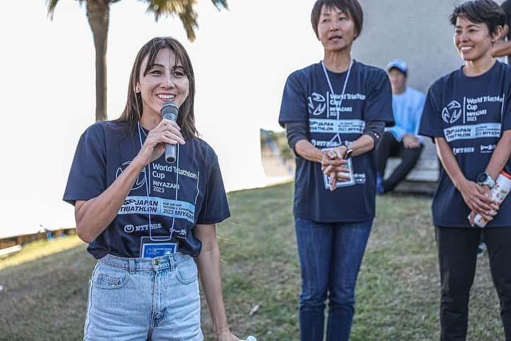 道端カレンさんのインスタグラム写真 - (道端カレンInstagram)「ワールドトライアスロンカップin宮崎  オリンピアをはじめとするトライアスロンのトップ選手が観れるワールドカップの国内大会は、5月の横浜大会と10月のこの宮崎大会のみ。  選手らは春先から秋頃まで続くワールドツアーで世界ランキングのポイントを集め、オリンピックの出場権を目指すというのがエリートレースです。  4年に一度のオリンピックでトライアスロンをテレビ中継で観るのも良いですが日本でもトップ選手の走りをこの2大会では間近で見れますので是非一度観戦に来てください🩷  #トライアスロン #triathlon」10月30日 20時11分 - karenmichibata