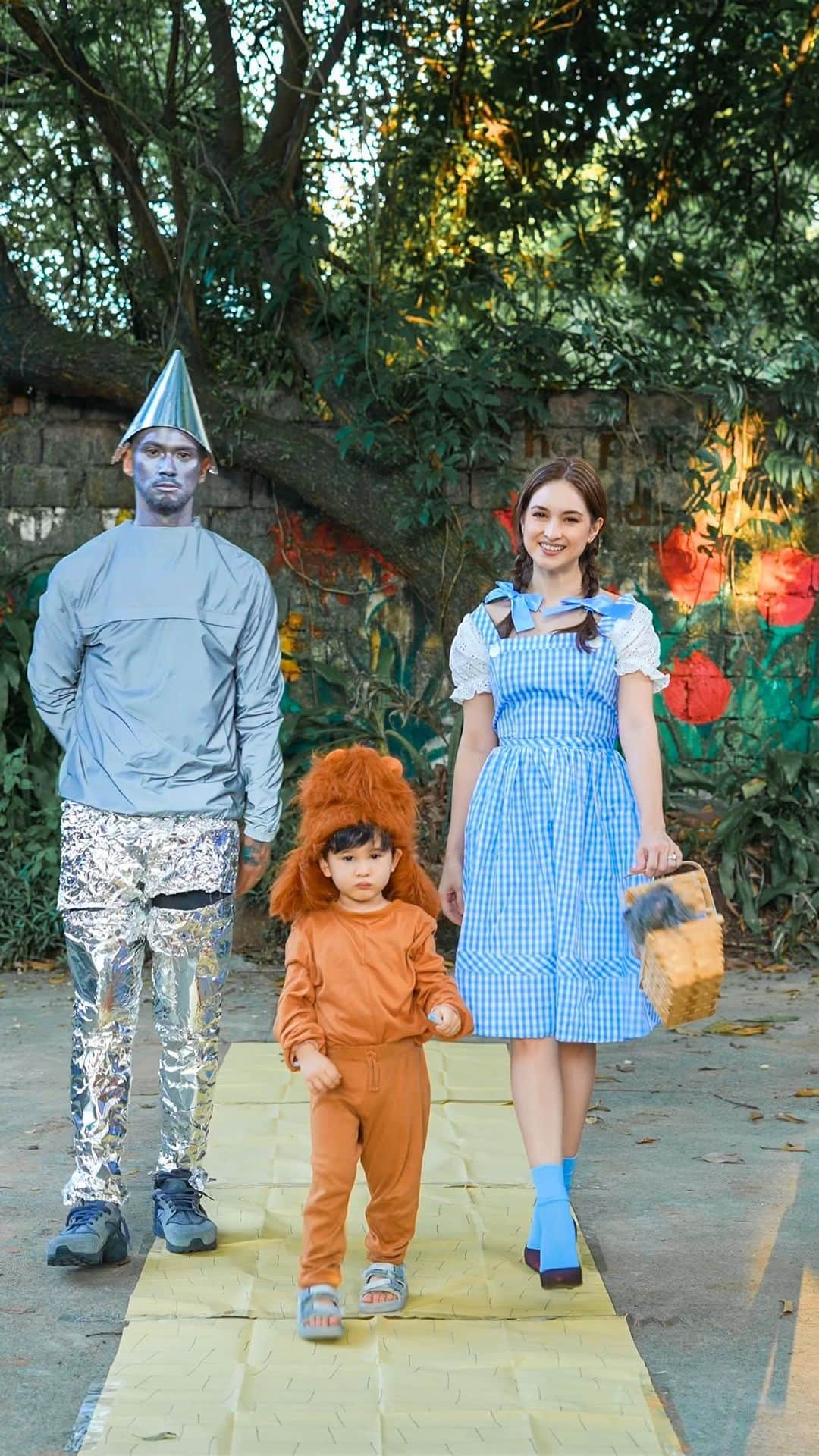 Coleen Garciaのインスタグラム：「Happy Halloween from the Crawfords! Happy ka nga ba, @billycrawford? 😂」