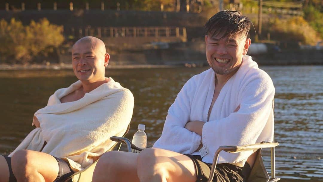 あばれる君のインスタグラム：「品川さんにガッツリ自分の世界観ぶつけたキャンプ動画お付き合い頂きました‼︎🏕️✨湖水風呂もマジで心地良かったっす‼︎ありがとうございました‼︎」