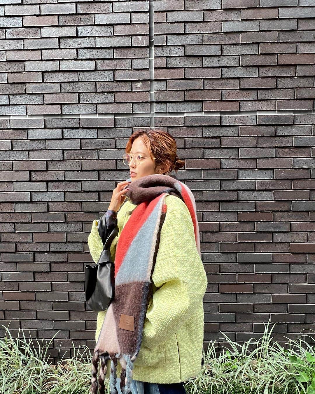 鈴本美愉のインスタグラム：「. POPUP STORE at LUMINE EST SHINJUKU 2つ目の限定品はマフラー🧣  赤が映えてコーディネートのポイントになります♡  Muléauパッチもついてます！ ボリューム満載アイテムです✨  オンラインストアでの販売はないのでぜひ店頭で手に入れてね🫶」