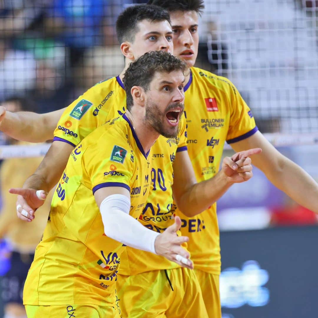 ブルーノ・レゼンデのインスタグラム：「Segunda vitória no campeonato!!! Seguimos com muito trabalho a ser feito!! Foco, Força e Fé pra mais uma semana 👊🙌💙💛」