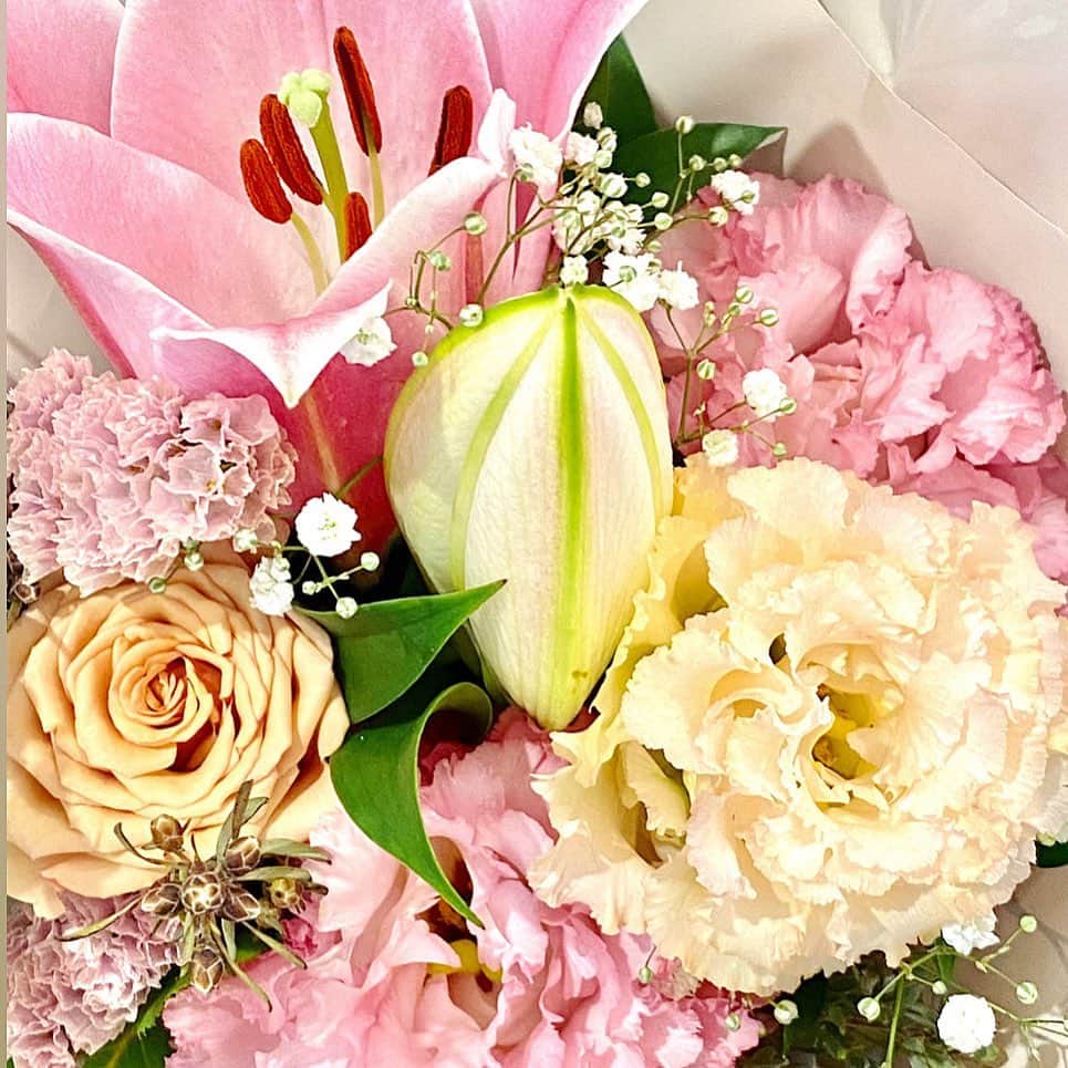 大槻瞳のインスタグラム：「Healed my heart. #bouquet」