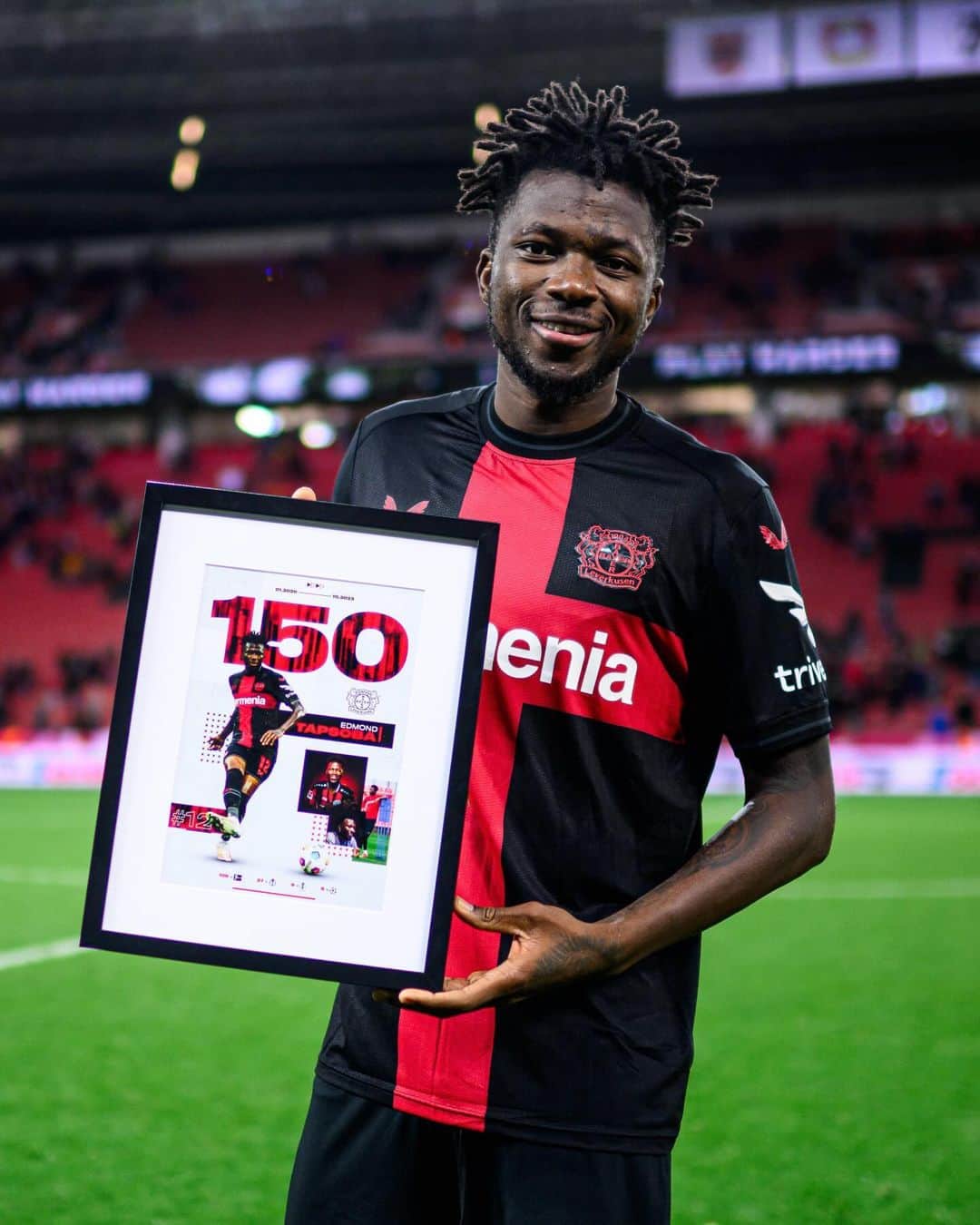 バイエル・レバークーゼンのインスタグラム：「150 competitive games in black and red. Congrats, Eddy! 👏  🔙 #B04SCF #Bayer04 #Werkself」