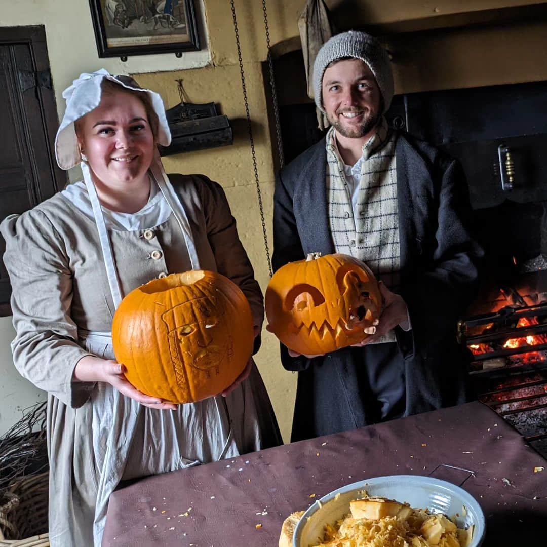 ベーミッシュ美術館のインスタグラム：「🎃 Pockerley Pumpkins 🎃 Do you carve pumpkins at Halloween? Or do you prefer a traditional turnip?」