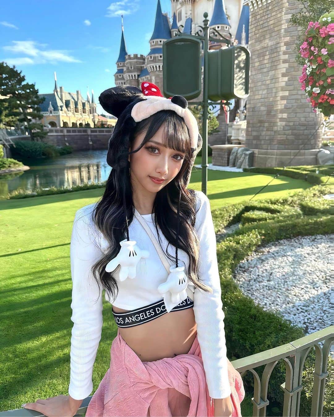 犬嶋英沙のインスタグラム：「🐾 ︎︎ ︎︎︎ ︎︎︎ ︎ ハロウィンのカチューシャ全部売り切れで Dハロ感ないけどDハロしてきた(Ｕ 'ᴗ'  U) 生まれてこのかたDハロしなかった年はない！（たぶん） ︎︎ ︎︎︎ ︎︎︎ ︎ ︎︎ ︎︎︎ ︎︎︎ ︎ ︎︎ ︎︎︎ ︎︎︎ ︎ #disneyland #tokyodisneyland #tdl #disneyhalloween #disneygram #tokyodisneyresort #disney  #dハロ #ディズニー #ディズニーランド #ディズニーコーデ #ディズニーハロウィン #ディズニーカチューシャ  #ミニーカチューシャ #ギャル #黒髪 #黒髪ロング」