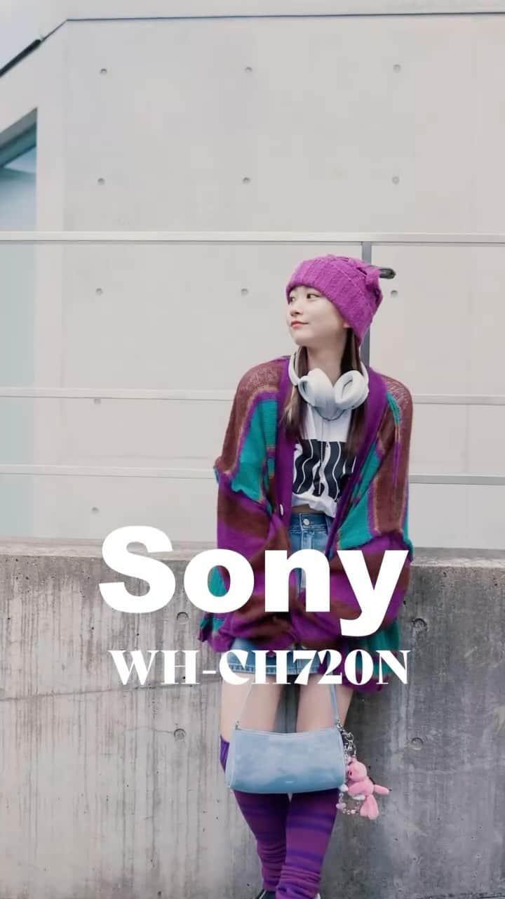 水戸由菜のインスタグラム：「Sonyのヘッドホン WH-CH720N スタイリッシュなデザインで持ってるだけでコーデのワンポイントにもなる💡  ノイキャンで高音質の音楽も楽しめちゃう🎶  @ellegirl_jp では2023年11月30日（木）までソニーのヘッドホンコーデコンテストも開催中みたい！  参加してみてね🎧💚  #PR #ソニーのヘッドホン #styles # WHCH720N Sponsored by Sony Marketing Inc.」