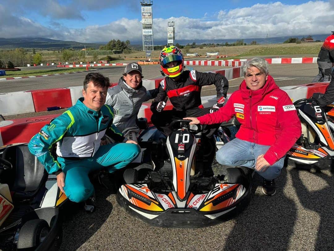 ルーカス・オルドネスのインスタグラム：「Dream Team #SM1Team P4 en las 10h @kartingangelburgueno  Gracias a todos los organizadores, cronometradores, staff tanto en box como en restaurante. Un 10/10 en ambientazo! El año que viene a ganar!」
