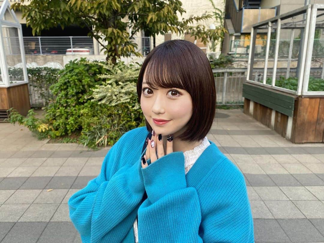 MI-MIさんのインスタグラム写真 - (MI-MIInstagram)「Youtuber Rちゃんプロデュースのカラコン 『Quprié(キュプリエ)』を試してみたよ💋  全動画見てるくらい大好きなRちゃんのブランドなので 絶対盛れるし可愛いこと間違いない!!と 期待して待ってたからついに発売とっても嬉しい...❤︎  上品な発色だからシーン別にあざとく使えちゃう💄💋  【全4種類の特徴】  ✔️Gray chaton(グレーシャトン) 写真1枚目!! 着物と合わせてクールな感じになった気が😳  ✔️Amour rose(アムールロゼ) 写真2枚目!! ライブで着用してみたんだけど、黒縁の中に ほんのりピンクが馴染んで衣装ともぴったりだった🥰 ファンの方からもかなり好評で今日のカラコン 可愛いって褒められたよ🫶  ✔️Noix beige(ノワベージュ) 写真３枚目!! とにかく写真が映える🥺休日のカフェ活とか おでかけにぴったりだなって思った〜!  ✔️Charme brown(シャルムブラウン) 写真4枚目!! 同じブラウン系でもこちらの方がナチュラルかも🐱 職場や学校も厳しすぎないところであれば全然使えそう🙆  全部サイズは14.5mm!!  私はドライアイ持ちなので 大きめサイズのカラコンだと 目が疲れてしまう事が多かったんだけど  キュプリエは含水率58%で、酸素透過性だから 違和感なくフィットして長時間つけれたよ🙆‍♀️  ぜひチェックしてみてね🫶  PR @quprie_official  #quprie #キュプリエ #ノワベージュ #シャルムブラウン #グレーシャトン #アムールロゼ #カラコン #sponsored」10月30日 20時28分 - mii__mi.chan