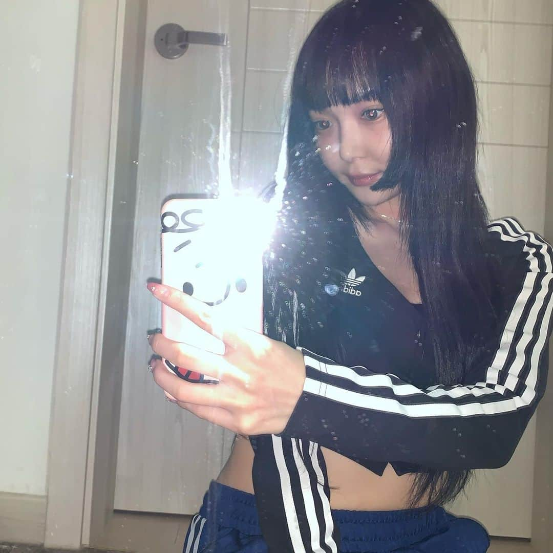 ももなさんのインスタグラム写真 - (ももなInstagram)「🤍 最近のadidasの購入品たち 今日は動画で冬服買ったの いっぱい紹介してるにょ〜🐭」10月30日 20時31分 - momoonaaa