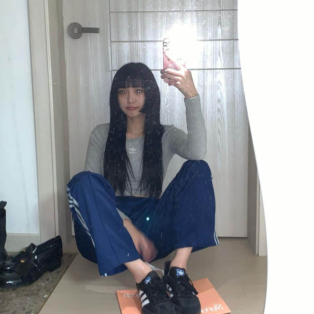 ももなさんのインスタグラム写真 - (ももなInstagram)「🤍 最近のadidasの購入品たち 今日は動画で冬服買ったの いっぱい紹介してるにょ〜🐭」10月30日 20時31分 - momoonaaa