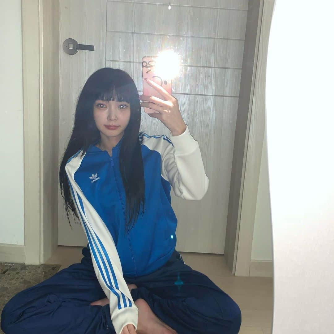 ももなのインスタグラム：「🤍 最近のadidasの購入品たち 今日は動画で冬服買ったの いっぱい紹介してるにょ〜🐭」