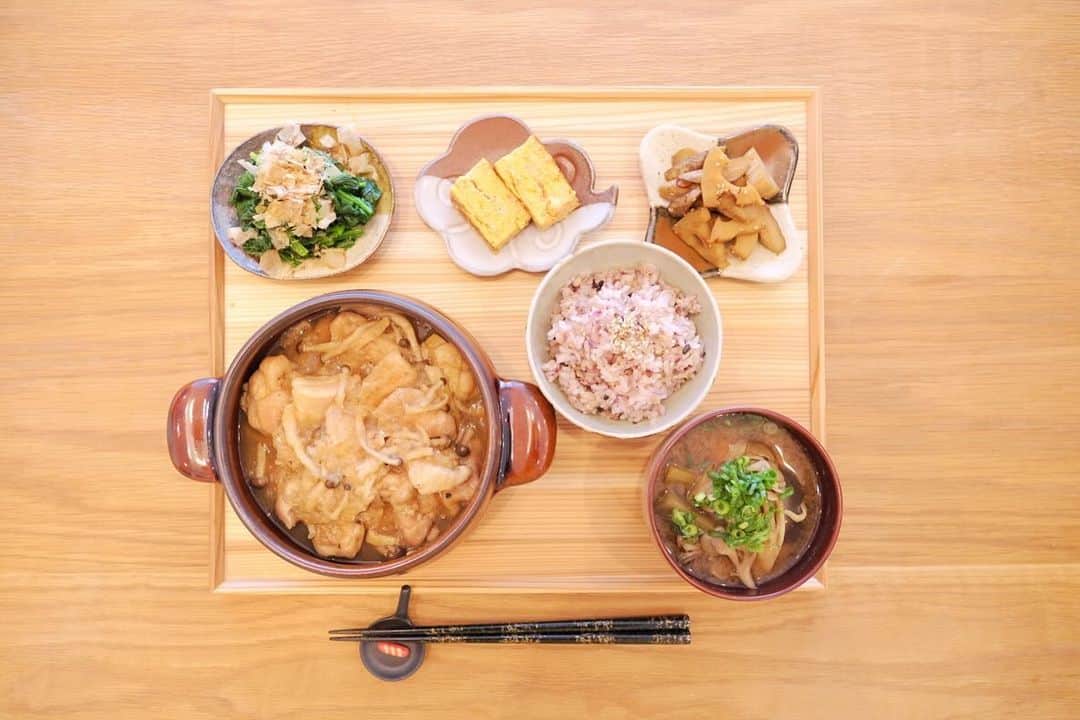 木村文乃 のインスタグラム：「*** 今日のごはんでした。  鶏のみぞれ煮 ほうれん草のおひたし だし巻きたまご 蓮根とゴボウのきんぴら ナスと舞茸のおみそ汁 雑穀米ごはん  寝落ちしなかった…🥹 また明日ね、おやふみ🍀」