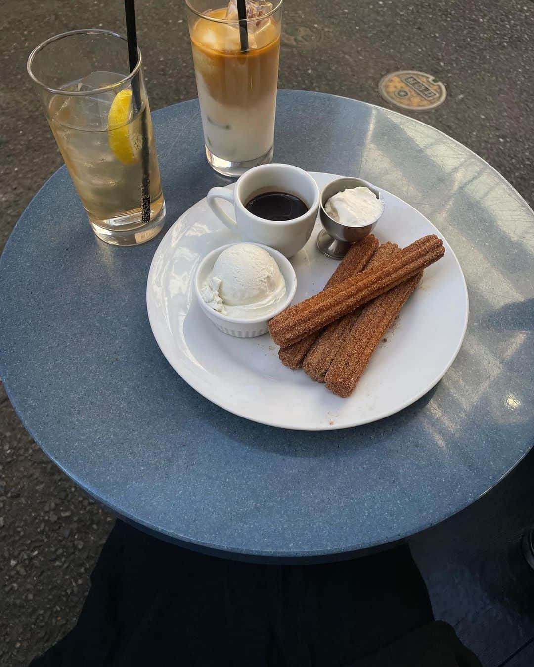 mikuponさんのインスタグラム写真 - (mikuponInstagram)「. cafe.☕️♡  チュロス食べに新丸子に！ 久しぶりに来たらチュロスが出てたよ~！  . #cafe #pic #code #ootd #pic #churros #ニットコーデ #カーディガンコーデ #秋コーデ #新丸子カフェ #横浜カフェ #韓国カフェ #チュロス」10月30日 20時37分 - ___ponmk2___