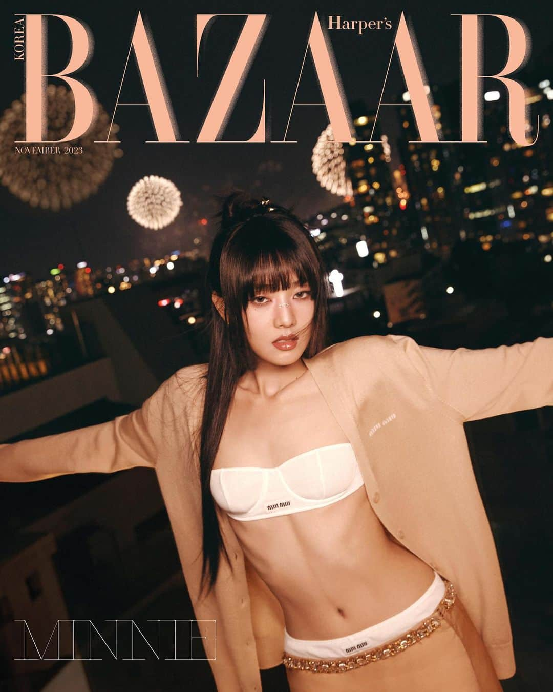 ミンニのインスタグラム：「🎇🤍@harpersbazaarkorea @miumiu」