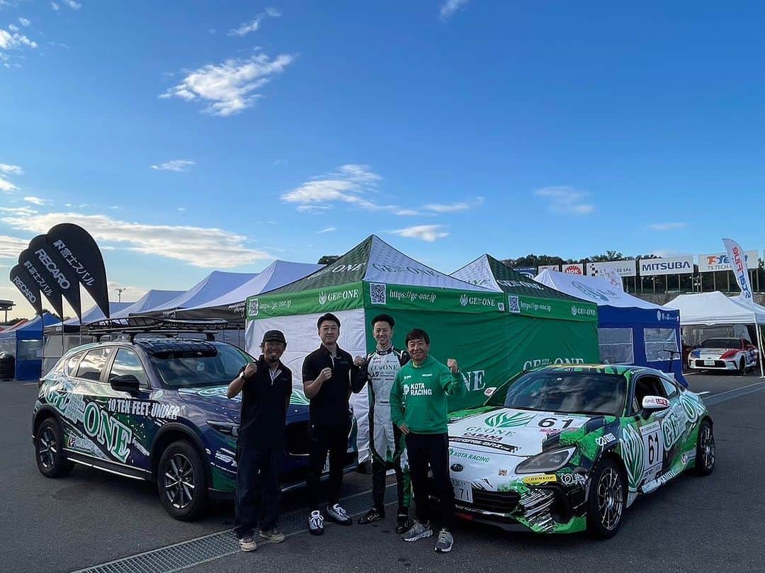伊豫部健のインスタグラム：「スワイプ→  そして、翌日はレース予選にTeam GE ONEの吉田くんが参戦‼️ @ge_one.official  @kotaracing  @kota339.official  @ryu_yoshida1114   みんなで鈴鹿サーキットに応援📣に行き、4位通過で決勝に進出👍👍👍  @ken_iyobe  @10ftu_kiob_smpfishing  @10tenfeetunder_kiob  @se9rets  @backss_lureshop  @zhanna_smpfishing  @ge_one.official  @mazda_jp  @sunline_japan  @gancraft_taka  @b.b.rush  @hayabusa_bass  @zpijapan  #LUCK @irogumi.ceo  @kingwolf.1969  @shimanofishing_jp  @gary_international_kk  @ringstar_1889  @talex_fishing  @sadayoshi_sugiyama  @aroma_coffee_roastery  #ラインアート @kousan_10ftu  @30_taxi  @regar_marine_japan  #iyoken #kiob #Bin5 #イヨケン #伊豫部健 #10ftu  #10tenfeetunder #10ftuスーパーディーラー #セキュレッツ #バックス #イヨケンコーヒー #10ftuチャンネル #イヨケンカレー」