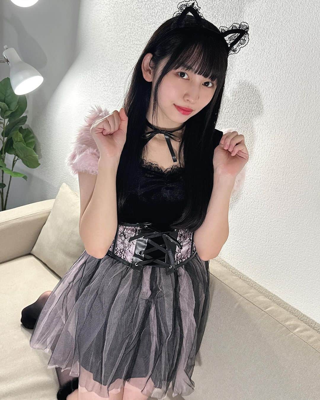 早川真由のインスタグラム：「かまってにゃ😸 ⁡ ⁡ #instagood  #instpic #instlaike #model  #me #japanesegirl #japaneseidol #l4 #l4l #kawaii #kawaiigirl #黒髪 #黒髪ストレート #暗髪 #自撮り #自拍 #粉我 #拍攝  #좋아요환영 #自撮り女子 #インフルエンサー #selfie #followｍe #cosplaygirl #コスプレ女子 #ハロウィンコスプレ #猫コスプレ #グラビアモデル #グラビアアイドル #グラビア」