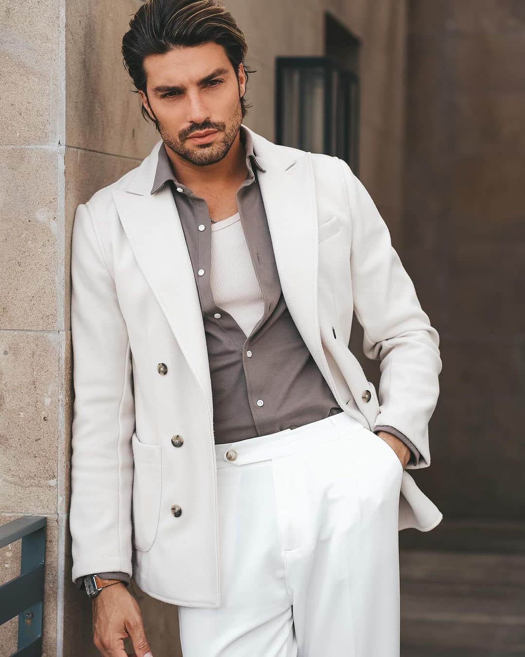 Mariano Di Vaioのインスタグラム：「A day in Tuscany 🍂  • #mensfashion #menstyle #mdvstyle #marianodivaio #ootd」