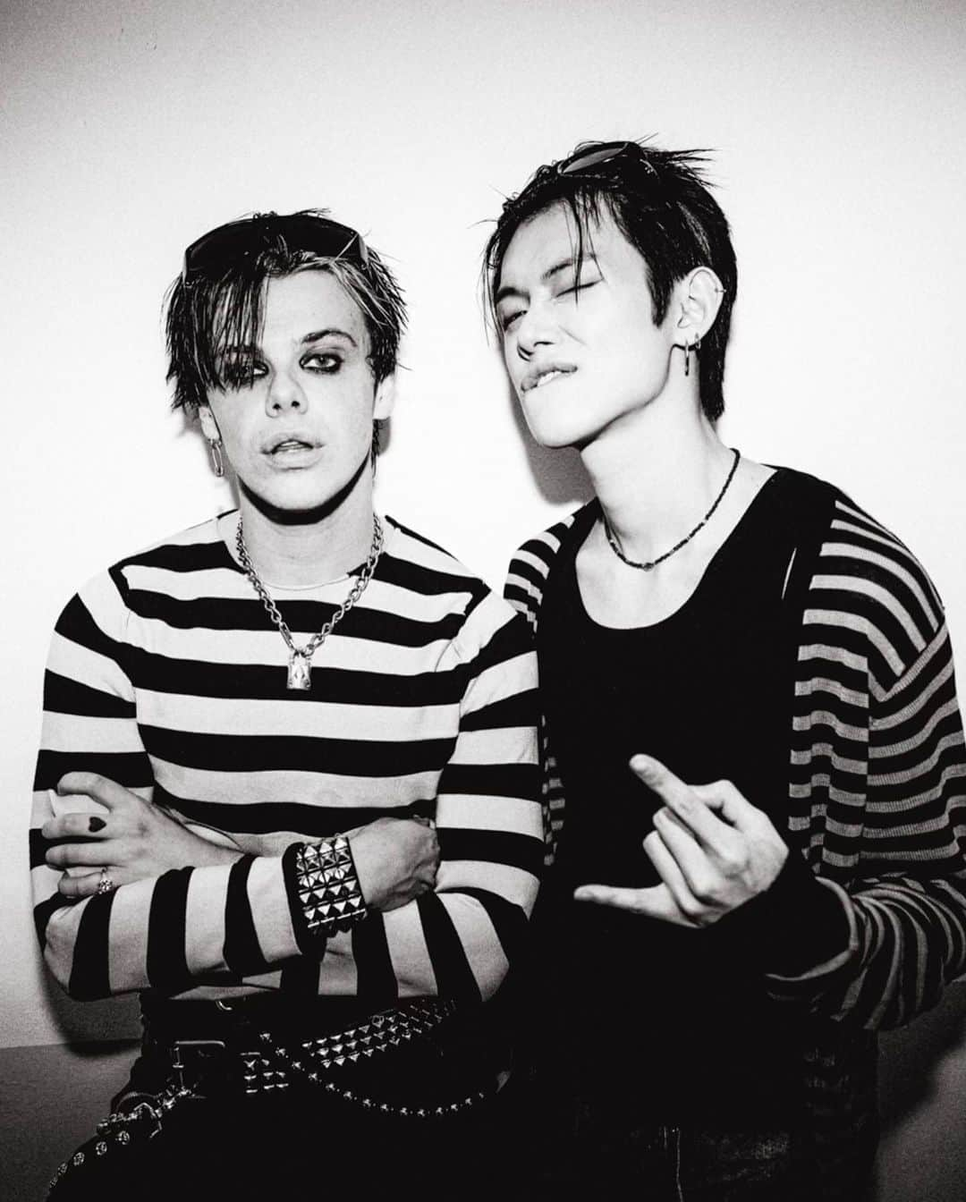 チェ・ヨンジュンのインスタグラム：「rock n roll 🖤☠️🖤  @yungblud」