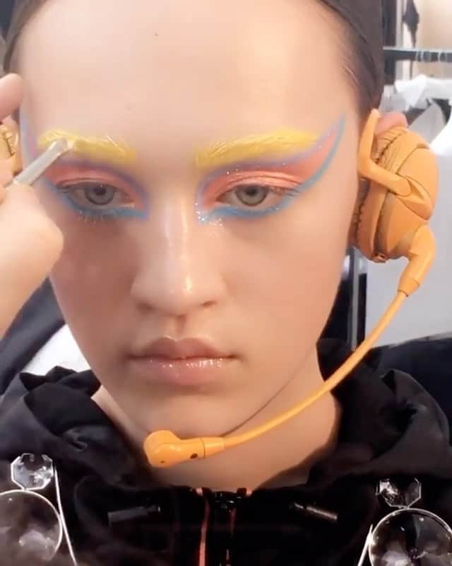 パット・マグラスのインスタグラム：「SUBLIME SYMMETRY ⚡⚡⚡A DIVINE #BTS beauty moment from @jgalliano @maisonmargiela Spring/Summer2017 show—styled by @lexyroche, hair by @eugenesouleiman, with Skinspiring™️ #makeupbypatmcgrath ⚡⚡⚡ #PatsArchive」
