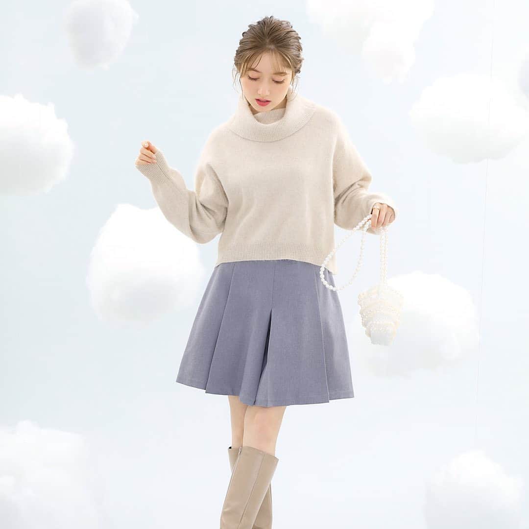 Couture brooch クチュールブローチ公式のインスタグラム：「Bon perle Bon tweed ⁡ ˗˗˗˗˗˗˗˗˗˗˗˗˗˗˗˗˗˗˗˗˗˗˗˗˗˗˗˗˗˗˗˗˗˗˗˗˗˗˗˗˗˗˗˗˗˗˗˗˗˗˗˗˗˗˗˗˗˗˗˗˗˗ ⁡ 初冬のニュアンス雲空に Couture's angelが舞い降りた ⁡ オリジナルのツイード生地と パールディティールのアイテムで スタイリングされたコレクション ⁡ ⁡ knit ¥6,990 pants ¥5,990 boots ¥11,000 ⁡ ⁡ ⁡ 特集ページは プロフィールTOPリンクよりご覧ください🔗 → @couturebrooch_official  ハイライト「special」からもご覧いただけます♪ ⁡ ˗˗˗˗˗˗˗˗˗˗˗˗˗˗˗˗˗˗˗˗˗˗˗˗˗˗˗˗˗˗˗˗˗˗˗˗˗˗˗˗˗˗˗˗˗˗˗˗˗˗˗˗˗˗˗˗˗˗˗˗˗˗˗˗˗˗˗˗˗ #couturebrooch #クチュールブローチ #2023winter  #高見え #プチプラ #フェミニン #冬 #winter  #パール #ツイード  #ニットコーデ #スカートコーデ #ブーツ #ショートブーツ」
