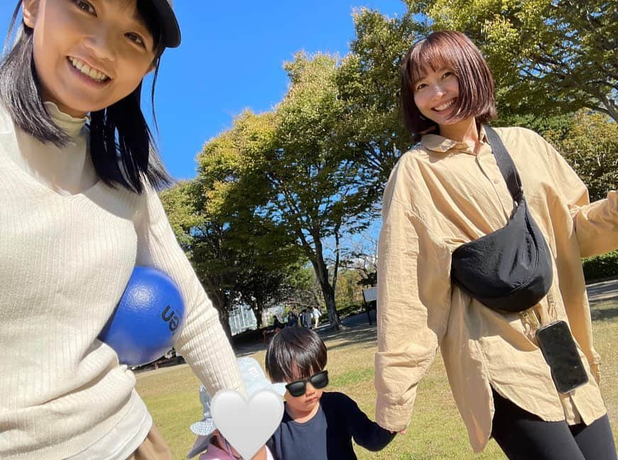 久冨慶子のインスタグラム：「・ 先日よしえさんとお友だちと子どもたちと浜松城公園で ピクニックしました🌳 最初は殺伐としていたおでこちゃんとこゆうきも 最後は打ち解けていて、 こゆうきは帰りたくないと言っていて可愛かったな❤️ 年下のお友だちの息子くんは お兄ちゃん達におもちゃを奪われて続けても 優しく貸してくれて、、ありがとう😭 この気持ちのいい時期に またピクニックできたらいいなと思ってます❤️ 花粉症が辛いけど🤧 ＊ ＊ #ピクニック #みんなで写真撮るの忘れた  #浜松城公園」