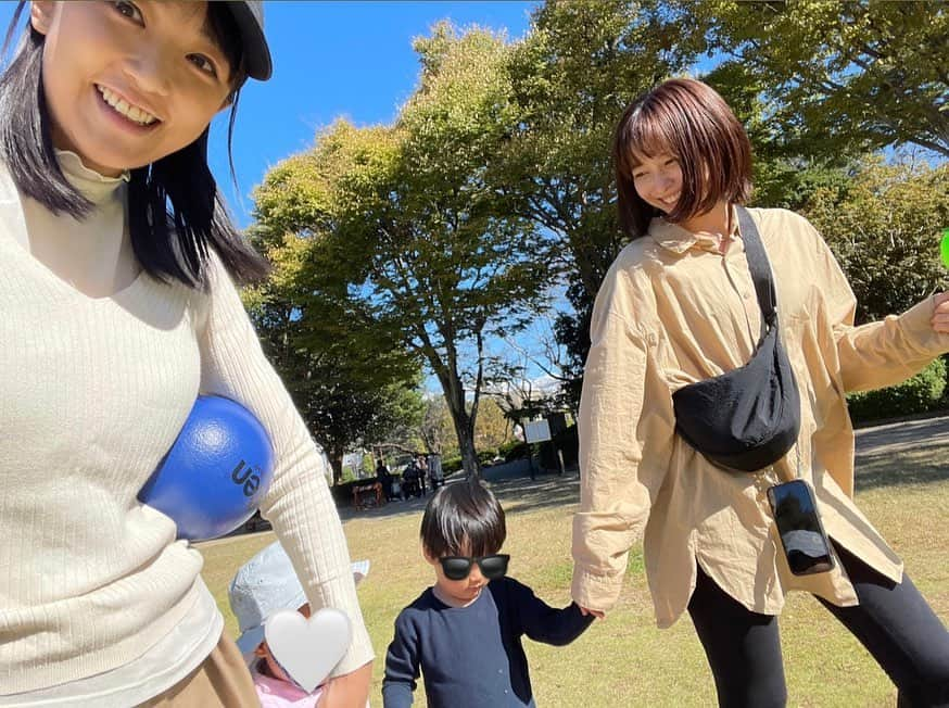 久冨慶子さんのインスタグラム写真 - (久冨慶子Instagram)「・ 先日よしえさんとお友だちと子どもたちと浜松城公園で ピクニックしました🌳 最初は殺伐としていたおでこちゃんとこゆうきも 最後は打ち解けていて、 こゆうきは帰りたくないと言っていて可愛かったな❤️ 年下のお友だちの息子くんは お兄ちゃん達におもちゃを奪われて続けても 優しく貸してくれて、、ありがとう😭 この気持ちのいい時期に またピクニックできたらいいなと思ってます❤️ 花粉症が辛いけど🤧 ＊ ＊ #ピクニック #みんなで写真撮るの忘れた  #浜松城公園」10月30日 20時57分 - keiko0hisatomi