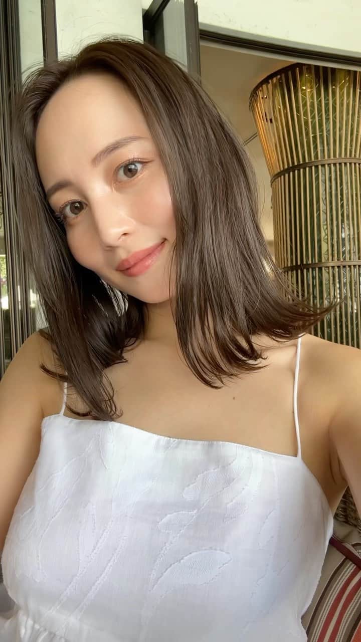 左近鈴乃のインスタグラム：「New hair 💇🏼‍♀️🫒✨ いつものオリーブベージュにしてもらって 2cmカットしてもらったら めっちゃいい感じ〜〜👩🏻✂️💖 顔周りも動きが出るように少しカット！  この長さがしっくりだし、好き♡ 数センチで髪の動きが変わる〜  いつもありがとうございます☺️ @naoki.hair   #ヘアカラー #ヘアカット #ヘアスタイル」