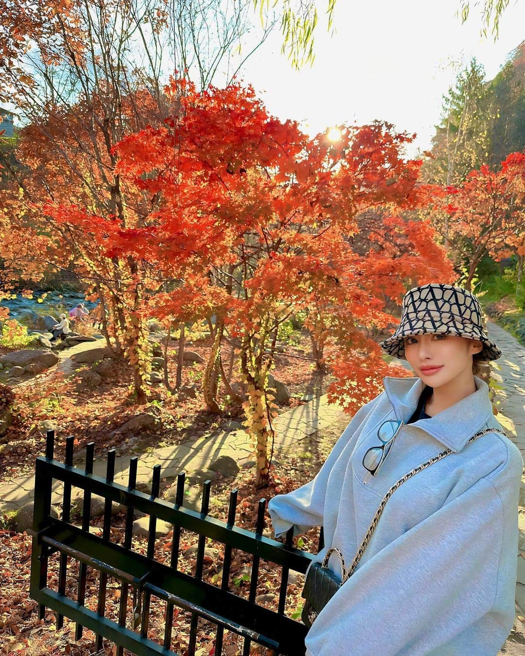 藍花さよりさんのインスタグラム写真 - (藍花さよりInstagram)「紅葉２回もいけた🍁ふふん 最近化粧も髪の毛もちゃんとしてない🤔🤔  #プリンスグループ#フォーシーズン＃札幌＃すすきの #ススキノ #キャバクラ #キャバ嬢#キャバクラ嬢#ニュークラブ#ニュークラ#ニュークラ嬢#キャバ#ラウンジ #ラウンジ嬢 #ガールズバー #ホステス#すすきのキャバクラ#すすきのキャバ嬢#すすきのグルメ #札幌旅行 #美人 #美女#可愛い  #銀座 #六本木 #北新地 #錦 #中州 #いいね返し」10月30日 20時58分 - sayori_fabric