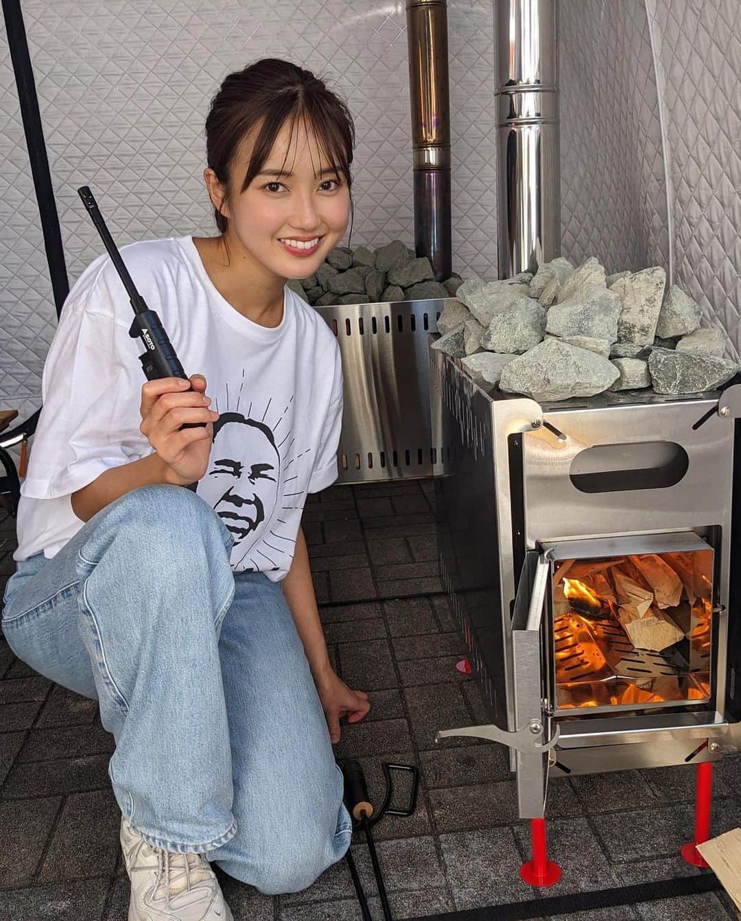 浜﨑日香里さんのインスタグラム写真 - (浜﨑日香里Instagram)「⁡ 今日はイベントで使うテントサウナを 設営して、火入れ式を行いました🧖🔥 ⁡ イベント当日は、百道浜のビーチに設営するので、 正面には海、後ろには福岡タワーという 最高のロケーションです😆✨ ⁡ 熱波もして、シミュレーションはバッチリ👌 益々イベントでお会いできるのが 楽しみになってきました🥹🩷 テントサウナ、熱々にしてお待ちしております🔥  ちなみに今日はヤバTで出勤しました😂」10月30日 20時59分 - hamasaki_hikari